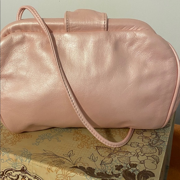 Soft Pink Women's Leather Top-Handle Bag, purse looks new except under flap - Picture 2 of 12